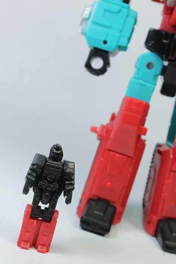 Deluxe Perceptor   More Titans Return Wave 4 Photos  (9 of 23)